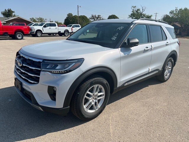 2025 Ford Explorer photo 3