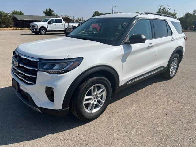 2025 Ford Explorer photo 2