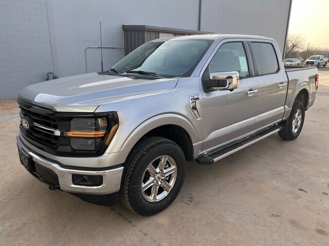 2025 Ford F-150 XLT photo 3