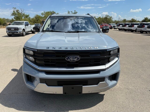 2025 Ford Expedition MAX Platinum photo 2