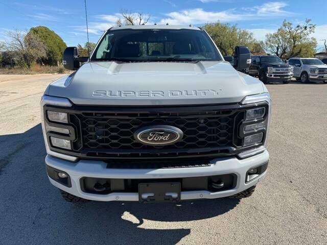 2026 Ford F-250 Lariat photo 2