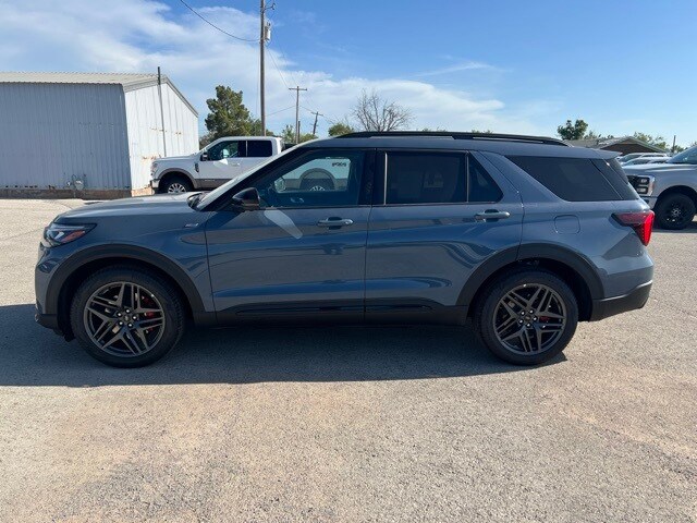 2025 Ford Explorer ST-Line photo 4