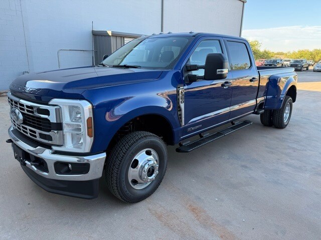 2026 Ford F-350 XLT photo 3