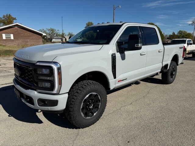 2026 Ford F-250 Lariat photo 3