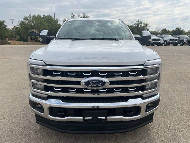 2026 Ford F-350 Lariat photo 2
