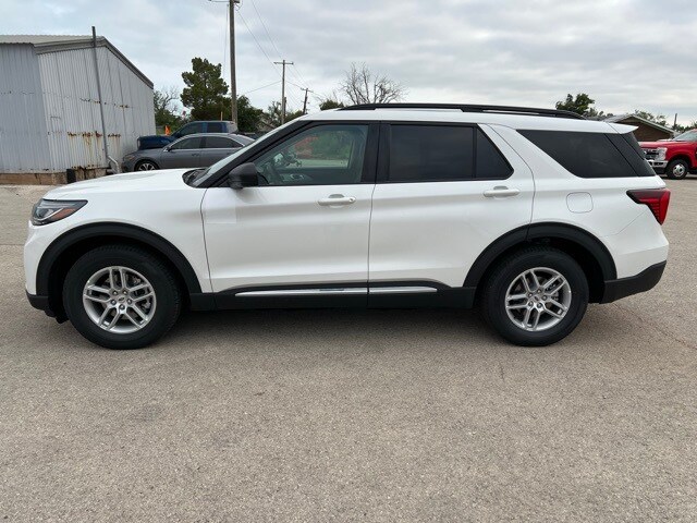 2025 Ford Explorer photo 4