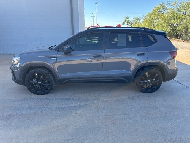 2024 Volkswagen Taos SE photo 3