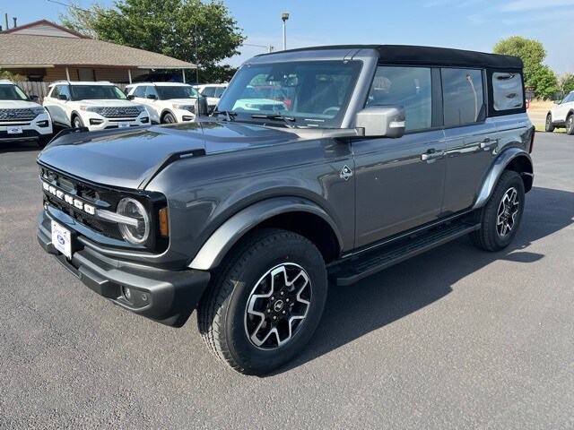 2024 Ford Bronco Outer Banks photo 3