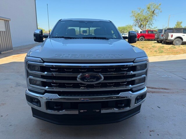 2026 Ford F-250 Lariat photo 2