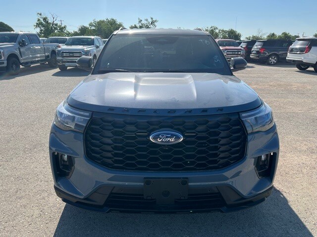 2025 Ford Explorer ST-Line photo 2