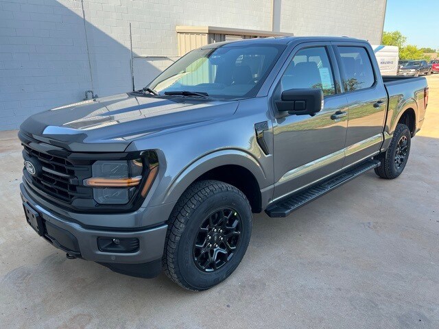 2025 Ford F-150 XLT photo 3