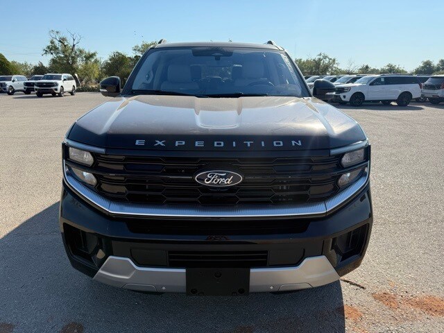 2025 Ford Expedition Platinum photo 2