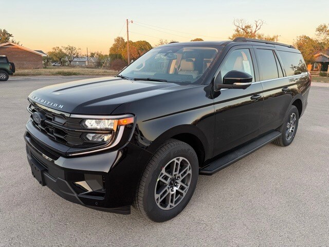 2025 Ford Expedition MAX photo 3