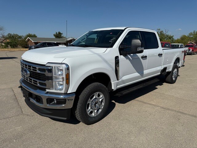 2026 Ford F-350 XLT photo 3