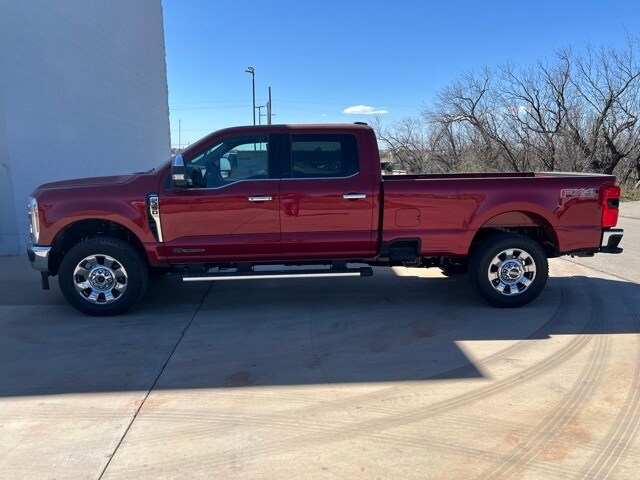 2025 Ford F-350 Lariat photo 4