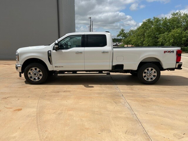 2025 Ford F-350 Lariat photo 4