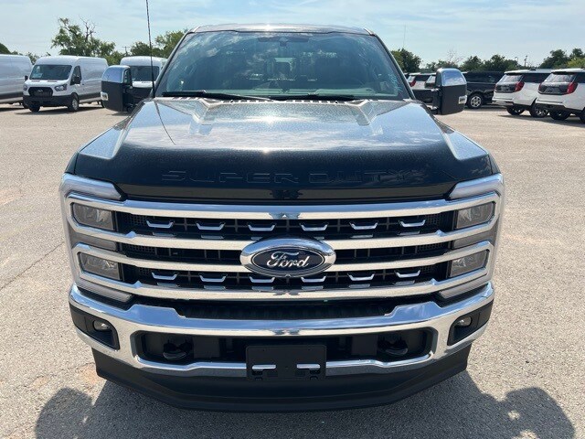 2025 Ford F-350 Lariat photo 2