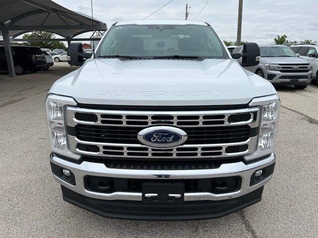 2025 Ford F-350 XLT photo 2