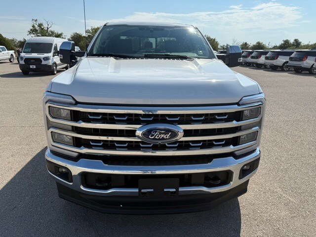 2026 Ford F-250 Lariat photo 2