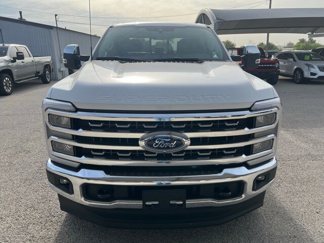 2025 Ford F-350 Lariat photo 2
