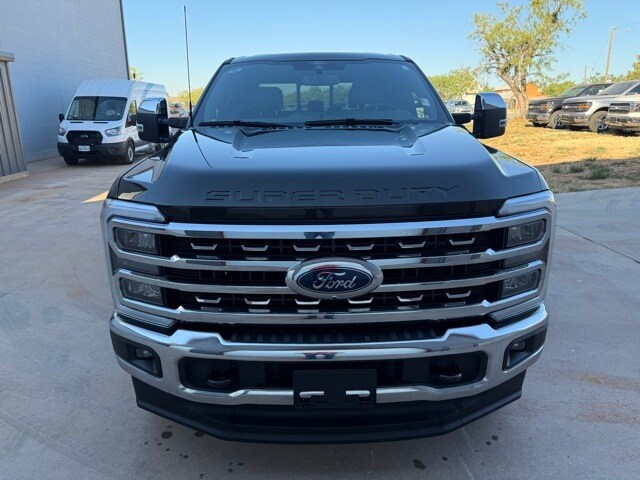 2025 Ford F-250 Lariat photo 2