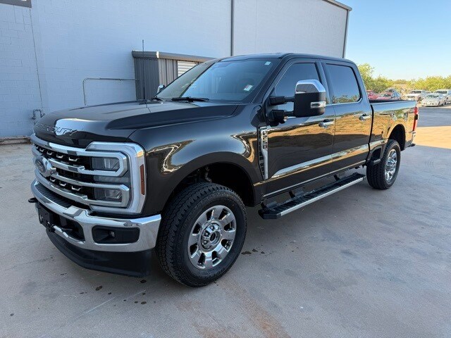 2025 Ford F-250 Lariat photo 3