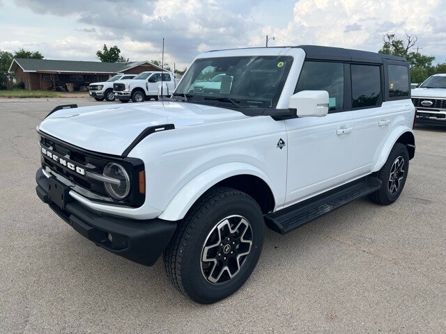 2025 Ford Bronco Outer Banks photo 3