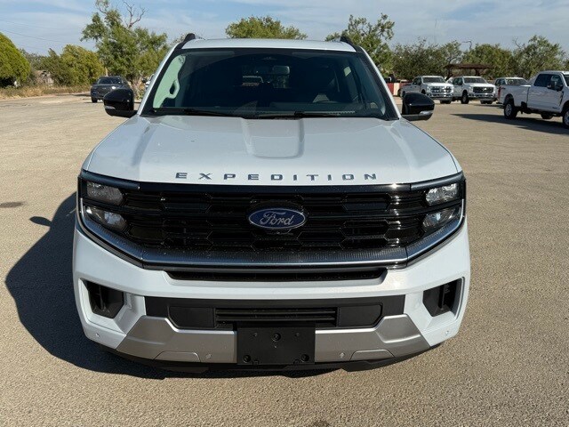 2025 Ford Expedition MAX Platinum photo 2