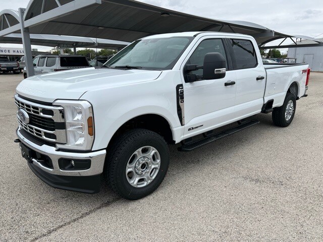 2025 Ford F-350 XLT photo 3