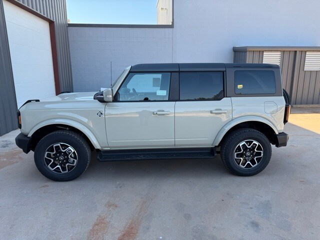 2025 Ford Bronco Outer Banks photo 4