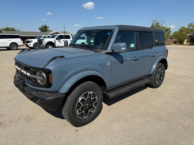 2025 Ford Bronco Outer Banks photo 3