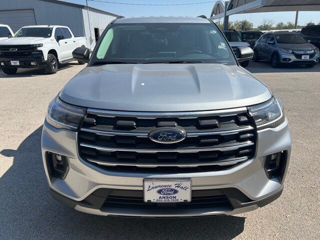 2025 Ford Explorer photo 2