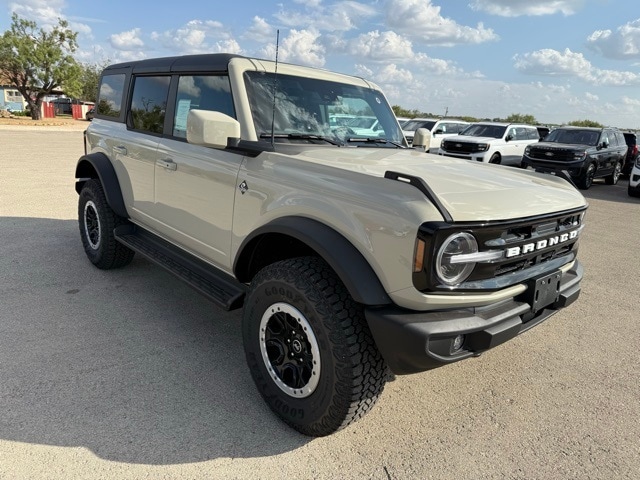 2025 Ford Bronco 4-Door Outer Banks's photo