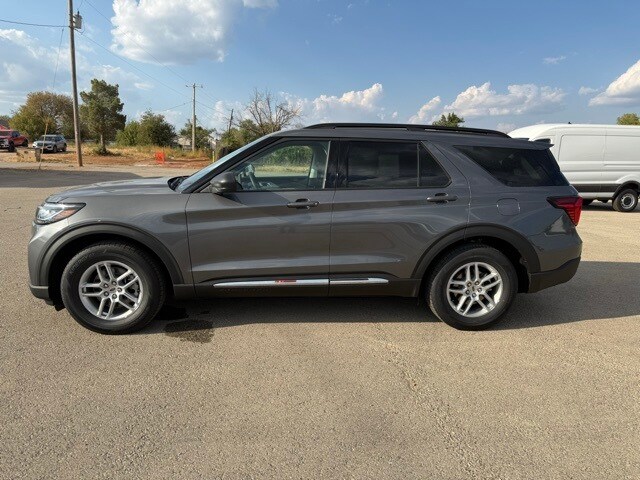 2025 Ford Explorer photo 4