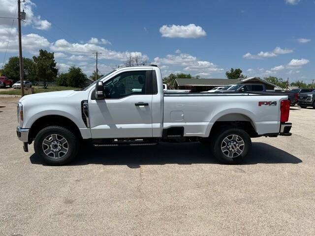 2025 Ford F-350 XLT photo 4