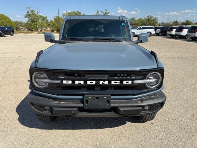 2025 Ford Bronco Outer Banks photo 2