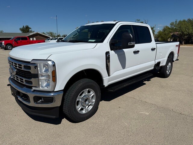 2026 Ford F-350 XLT photo 3