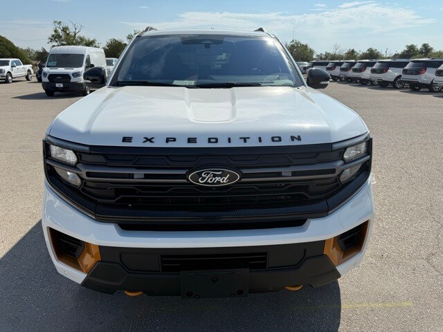 2025 Ford Expedition photo 2