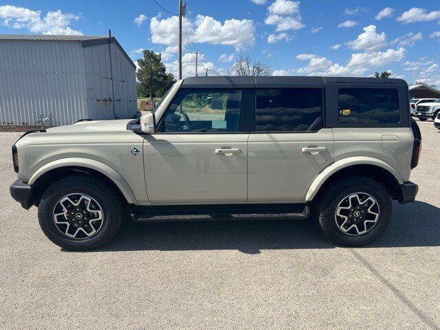 2025 Ford Bronco Outer Banks photo 4