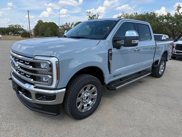2026 Ford F-250 Lariat photo 3