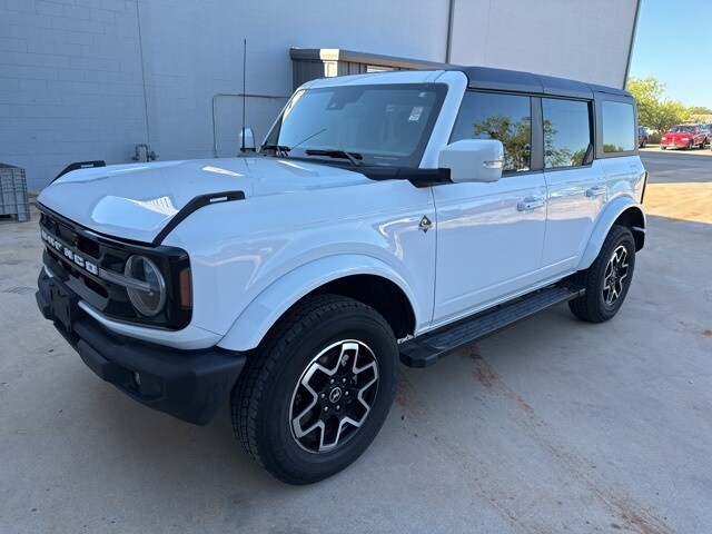 2023 Ford Bronco Outer Banks photo 3