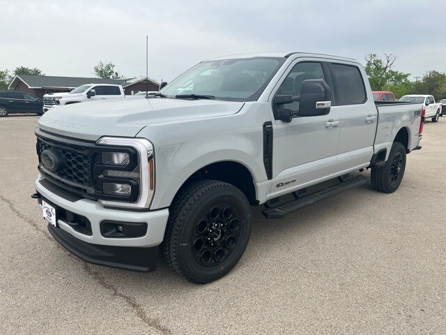 2025 Ford F-250 Lariat photo 3