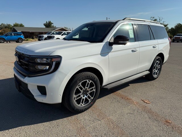 2025 Ford Expedition photo 3