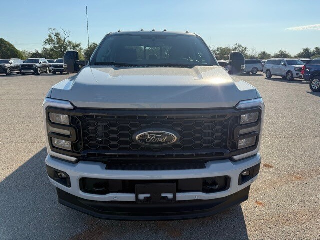 2026 Ford F-250 Lariat photo 2