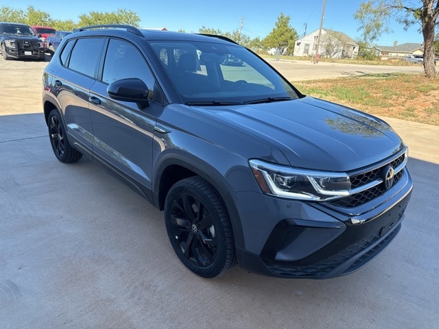 2024 Volkswagen Taos SE Black