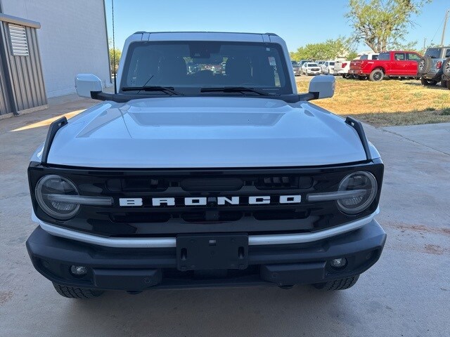 2023 Ford Bronco Outer Banks photo 2