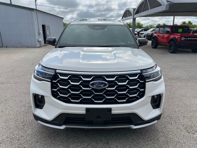 2025 Ford Explorer Platinum photo 2