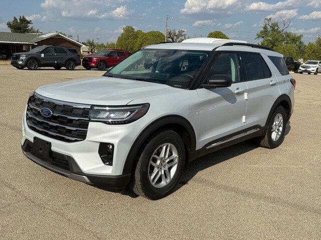 2025 Ford Explorer photo 2