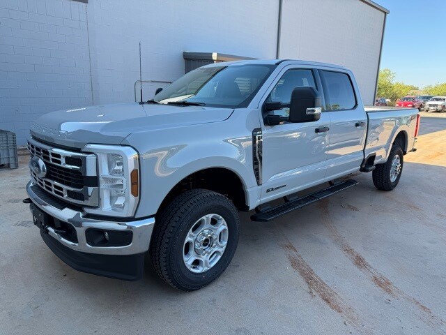 2026 Ford F-350 XLT photo 3