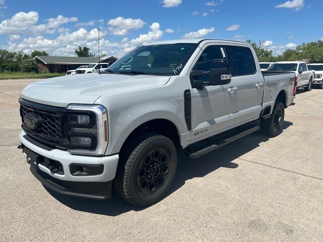 2025 Ford F-250 Lariat photo 3